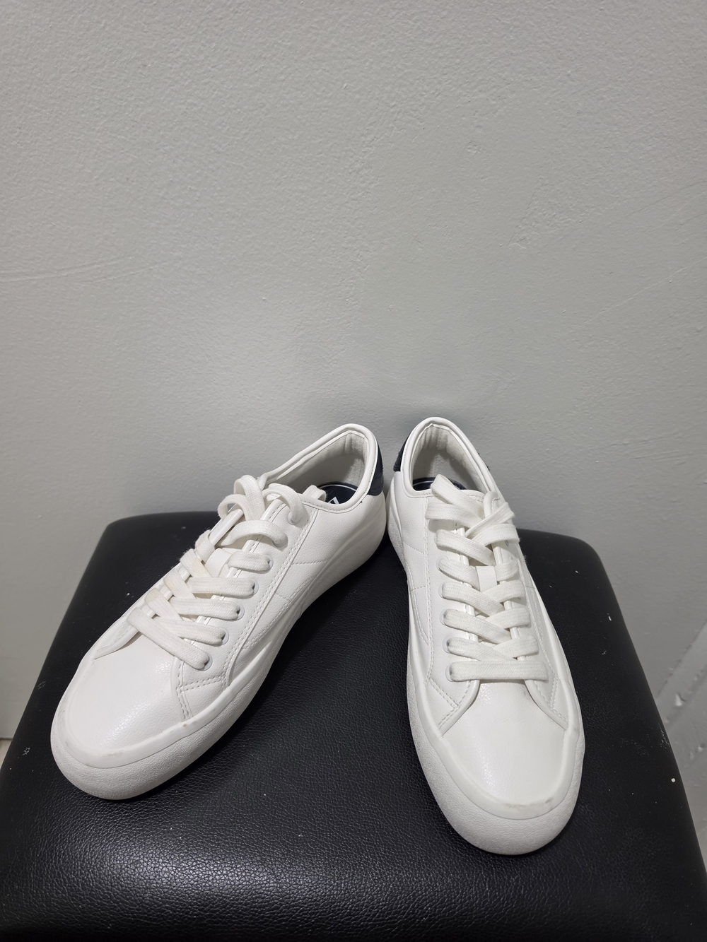 Zara White Low-Top Leather Sneakers with Navy Heel Detail